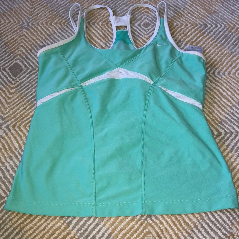 NIKE Workout top w/built in bra